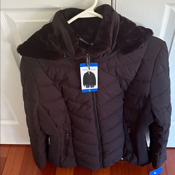 Nautica Women’s Faux fur trim , hooded mid weight puffer jacket , size medium - Picture 7 of 8